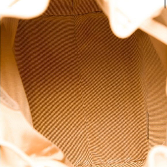 Authentic Chanel caviar drawstring bucket bag - Picture 3 of 8